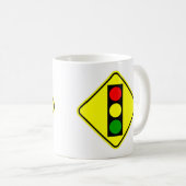 Sehr lustiges Zeichen des klassischen Verkehrs Kaffeetasse (VorderseiteRechts)
