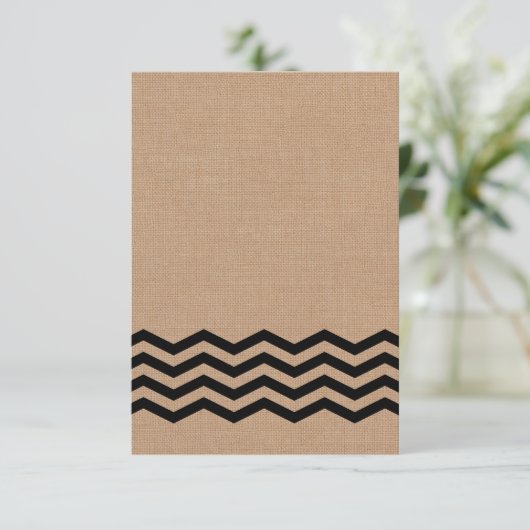 Sehr schwarze Chevrons auf Burlap-UAWG RSVP Karte (Stehend Vorderseite)