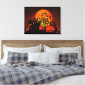Sehr seltsame Halloween-Szene mit Riesenmond Leinwanddruck (Insitu (Schlafzimmer))