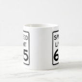 Sehr Spaß 65 MPH Road Sign Coffee Cup Kaffeetasse (Mittel)