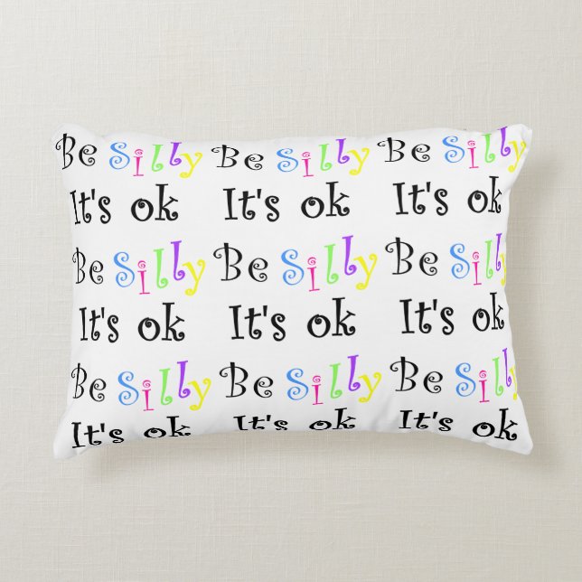Sei Albern, es ist ein Kissen mit Ok-Akzent (Vorderseite)