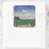 Sei anders, seien Sie kostenlos. Quadratischer Aufkleber (Tasche)