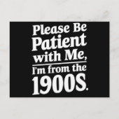 Sei bitte geduldig mit mir, ich bin aus dem 19. Ja Postkarte (Vorderseite)