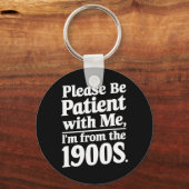 Sei bitte geduldig mit mir, ich bin aus dem 19. Ja Schlüsselanhänger (Vorderseite)