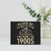 Sei bitte geduldig mit mir, ich bin aus den 1900er (Stehend Vorderseite)