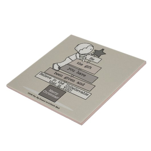 Sei das Geschenk-Weihnachtsbaum (Tan) Fliese (Seite)