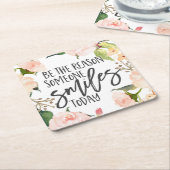 Sei der Grund, warum jemand heute lächelt Zitat Rechteckiger Pappuntersetzer (angewinkelt)