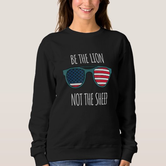 Sei der Löwe, nicht die Schaf-Amerikaner-Fahne-Son Sweatshirt (Vorderseite)
