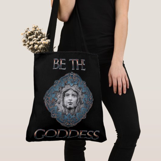 Sei die Göttin Tasche (Von Nahem)