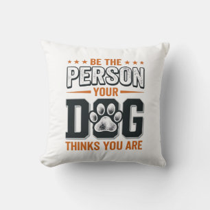 Sei die Person, die dein Hund denkt, dass du bist  Kissen