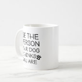 Sei die Person, die dein Hund für dich hält Kaffeetasse (Vorderseite Links)