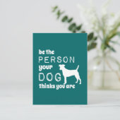 Sei die Person, die dein Hund für dich hält Postkarte (Stehend Vorderseite)