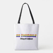 Sei du selbst, sie werden sich anpassen Regenbogen Tasche (Rückseite)