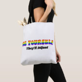 Sei du selbst, sie werden sich anpassen Regenbogen Tasche (Von Nahem)