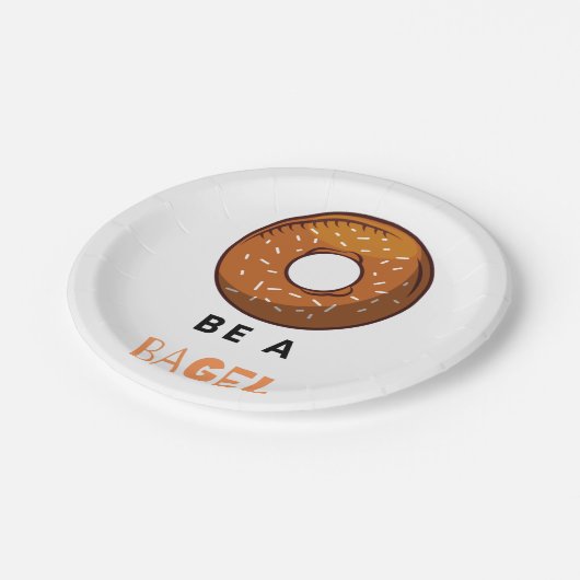 Sei ein Bagel Funny Food Pub Bagel Lover Design Pappteller (Schrägansicht)