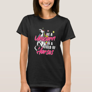 Sei ein Einhorn auf einem Feld von Pferden Magie F T-Shirt