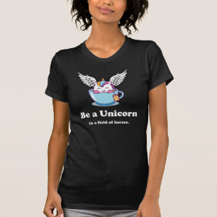 Sei ein Einhorn in Feldpferden T-Shirt