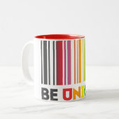 Sei ein einzigartiger Bar Code-LGBT-Stolz Zweifarbige Tasse (Vorderseite Links)