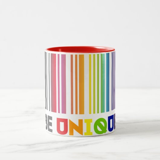 Sei ein einzigartiger Bar Code-LGBT-Stolz Zweifarbige Tasse (Mittel)