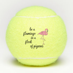 Sei ein Flamingo in einer Schar Tauben Tennisbälle