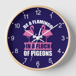 Sei ein Flamingo in einer Schar von Tauben-18716 Uhr