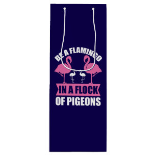 Sei ein Flamingo in einer Schar von Tauben Geschenktüte Für Weinflaschen