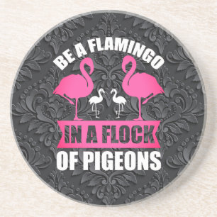 Sei ein Flamingo in einer Schar von Tauben Getränkeuntersetzer