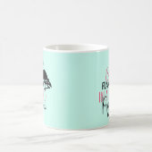 Sei ein Flamingo in einer Schar von Tauben Kaffeetasse (Mittel)