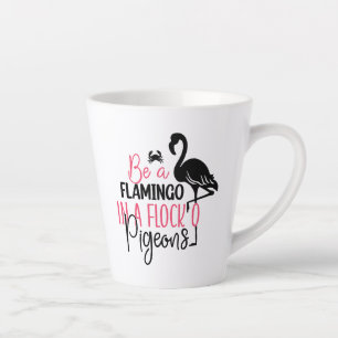 Sei ein Flamingo in einer Schar von Tauben Milchtasse