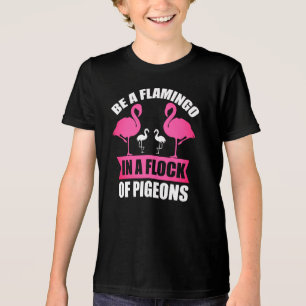 Sei ein Flamingo in einer Schar von Tauben Tri-Blend Shirt