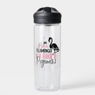Sei ein Flamingo in einer Schar von Tauben Trinkflasche