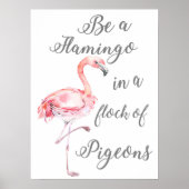 Sei ein Flamingo in einer Taubenherde Poster (Vorne)