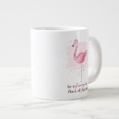 Sei ein Flamingo Jumbo-Tasse (Vorderseite Rechts)
