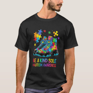 Sei ein freundlicher Sohle-Sneaker-Puzzle Autismus T-Shirt