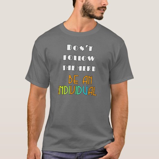 Sei ein Grauer T-Shirt (Vorderseite)