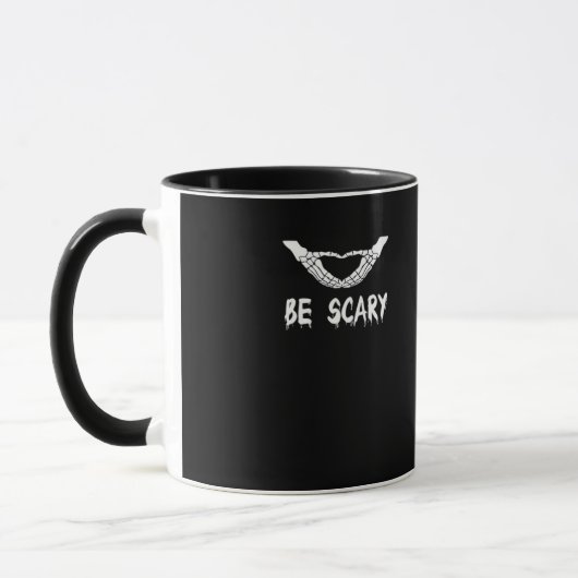 Sei ein gruseliger Halloween-Skelett-Über-Herz Tasse (Links)