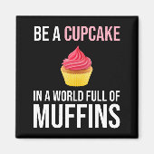 Sei ein Kuchen in einer Welt voller Muffins Magnet (Vorne)