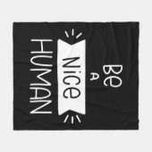 Sei ein netter Mensch Fleecedecke (Vorderseite (Horizontal))