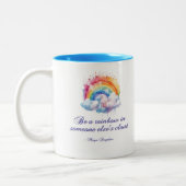 Sei ein Regenbogen 2 Zweifarbige Tasse (Links)