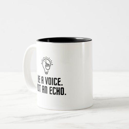 Sei eine Stimme, nicht ein Echo Zweifarbige Tasse (Vorderseite Links)