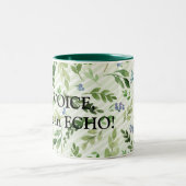 Sei eine STIMME, nicht und ECHO! Zweifarbige Tasse (Mittel)