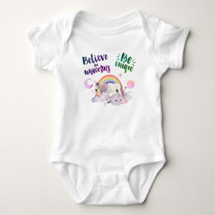 Sei einzigartig Girly Moon Unicorns Rainbow Baby Strampler