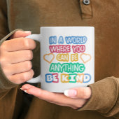 Sei freundlich farbenfrohe Positivität Girly Bold  Kaffeetasse