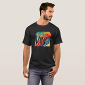 Sei freundlich farbenfroher Regenbogen Niedlich He T-Shirt (Vorne ganz)