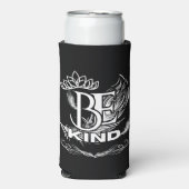 Sei freundlich Motivierend Typografie | Feather &  Selters Dosenkühler (Seltzer Vorderseite)