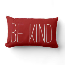 Sei freundlich, weißer Text auf Crimson