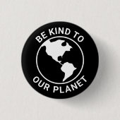 Sei freundlich zu unserem Planeten, Schwarz-weißer Button (Vorderseite)