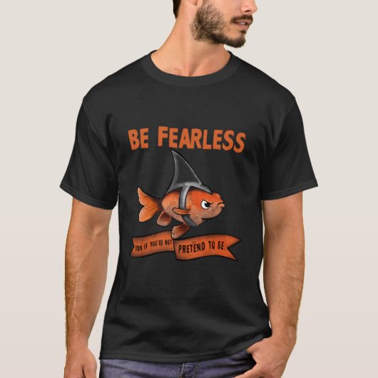 Sei furchtlos, sei tapfer Goldfish mit Haifischflo T-Shirt (Vorderseite)