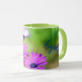 Sei glücklich mit Blumen und Namen Tasse (VorderseiteRechts)