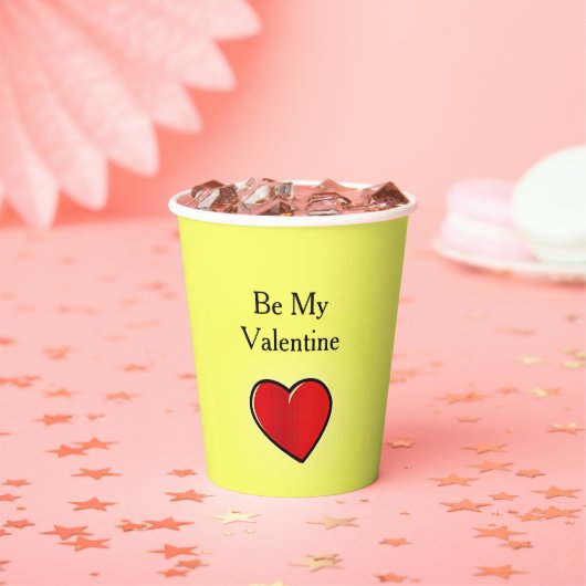 Sei mein valentinisches rotes Herz auf gelb Pappbecher (Insitu)